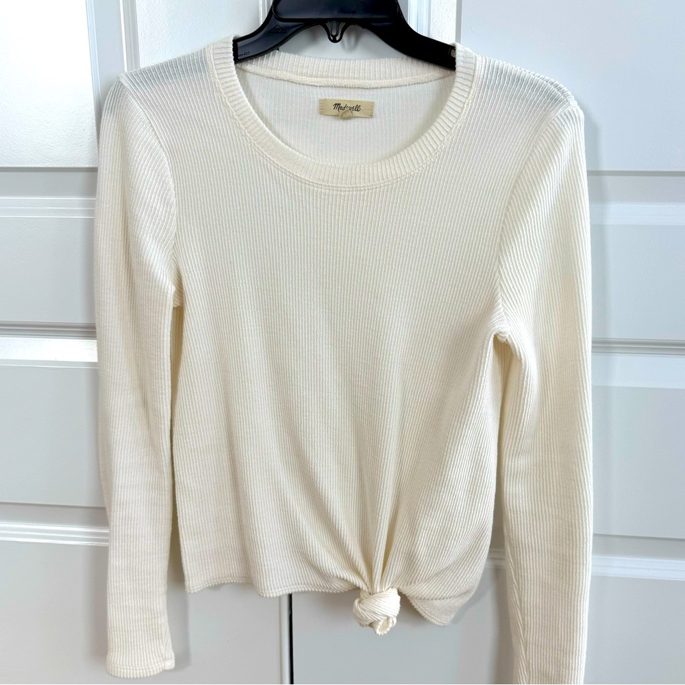 Creme Colored • Waffle Knit • Crew Neck
• Front-side Knot • XS